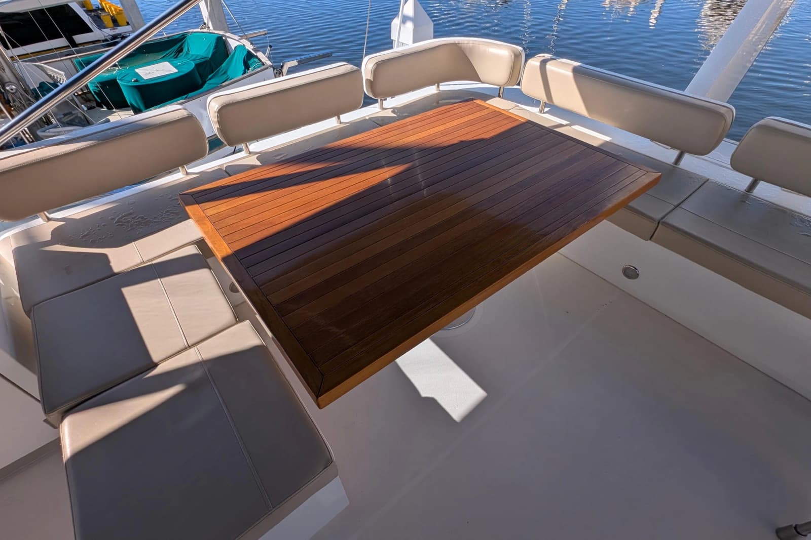 2010 Fairline Squadron - Photo 14