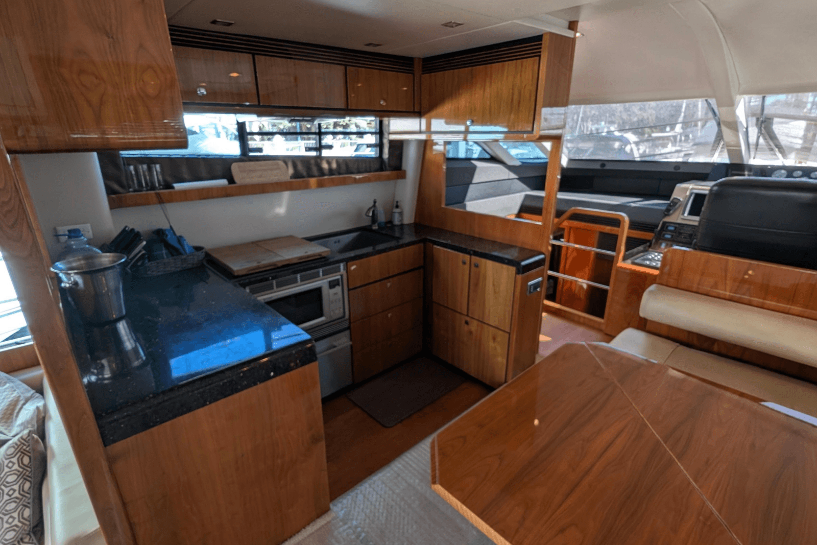 2010 Fairline Squadron - Photo 23