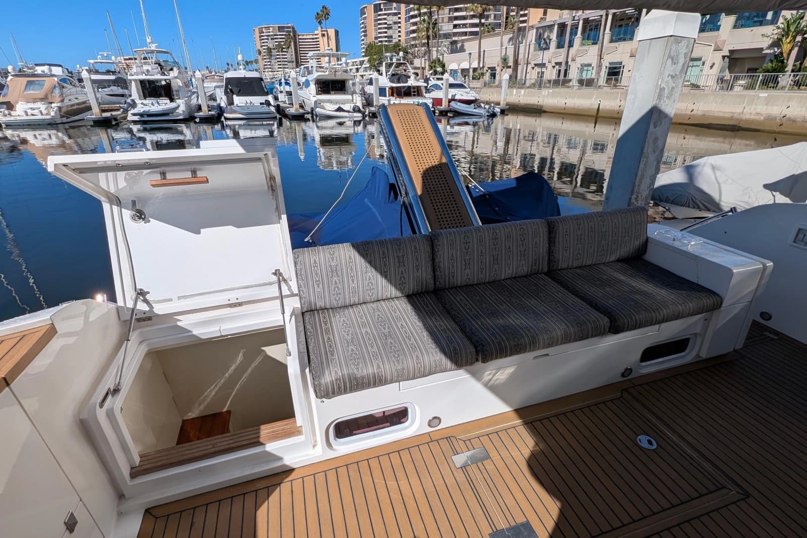 2010 Fairline Squadron - Photo 10
