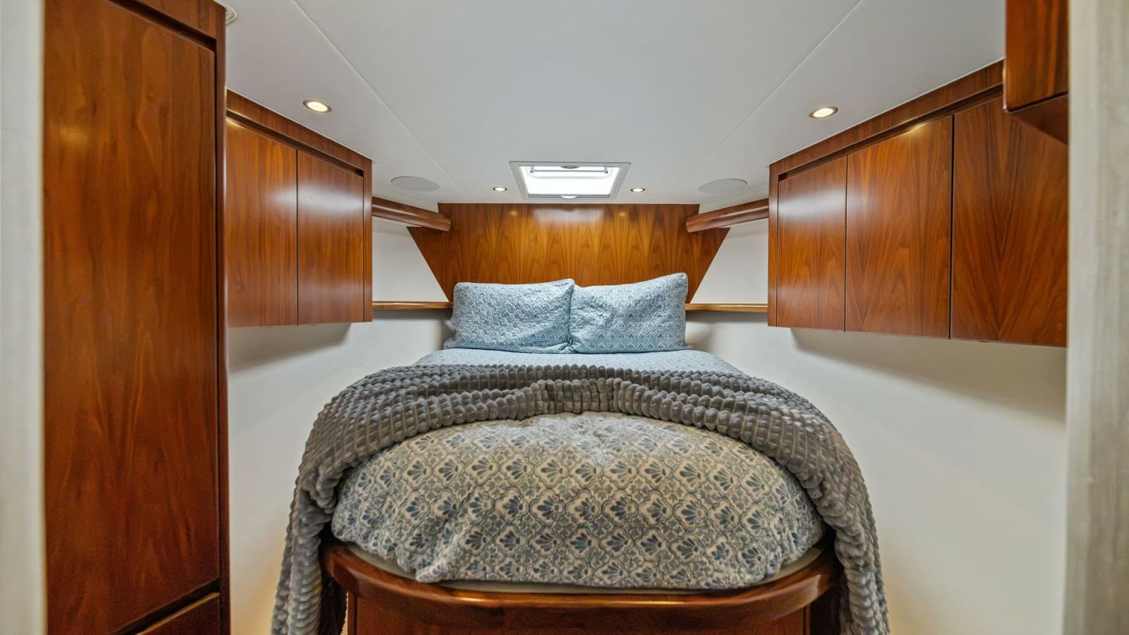 2021 Viking 54 Convertible - Photo 24
