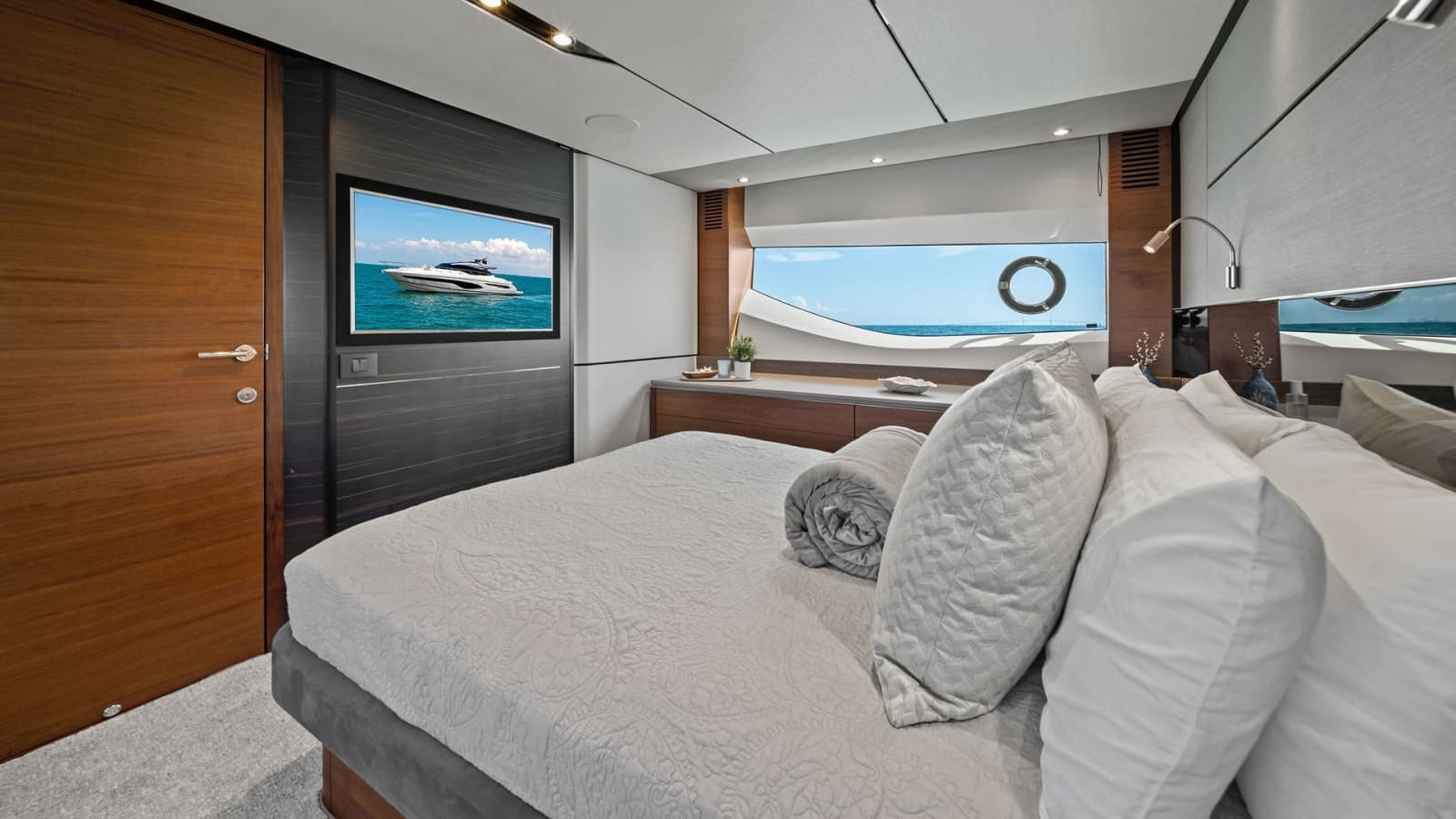 2019 Princess V65 - Photo 28