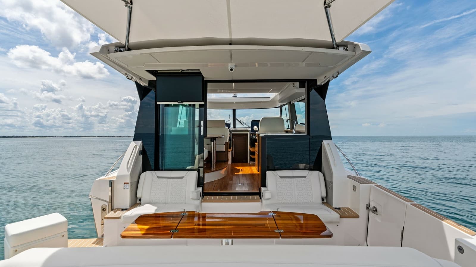 2025 Tiara Yachts 48LE - Photo 23