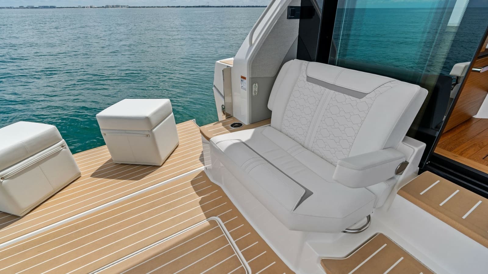2025 Tiara Yachts 48LE - Photo 28