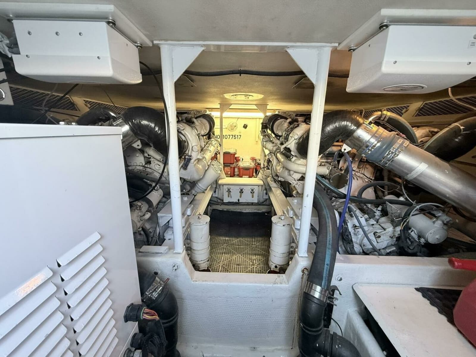 1992 Viking 50 Convertible - Photo 32