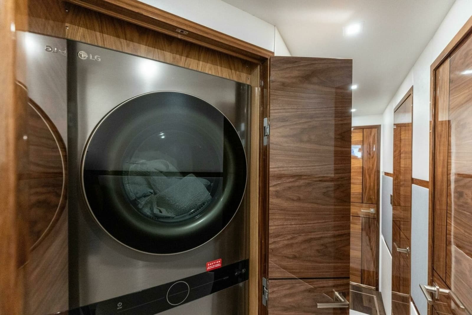 2026 Viking 82 Convertible - Photo 171