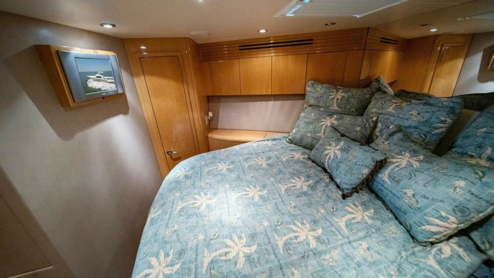 2003 Hatteras 54 Convertible - Photo 31