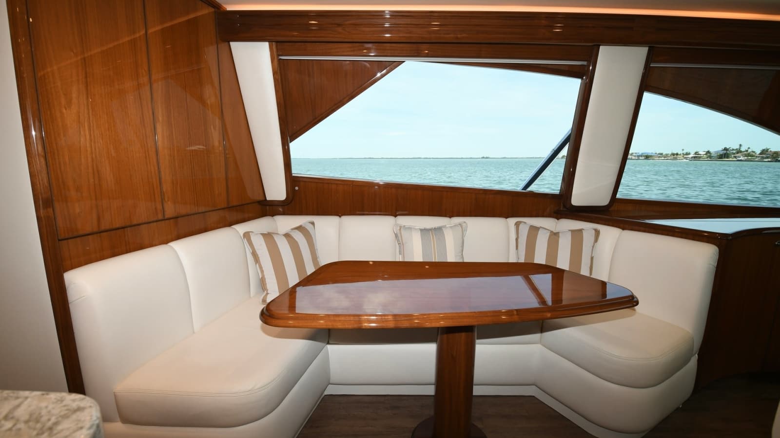 2019 Viking 58 Convertible - Photo 16