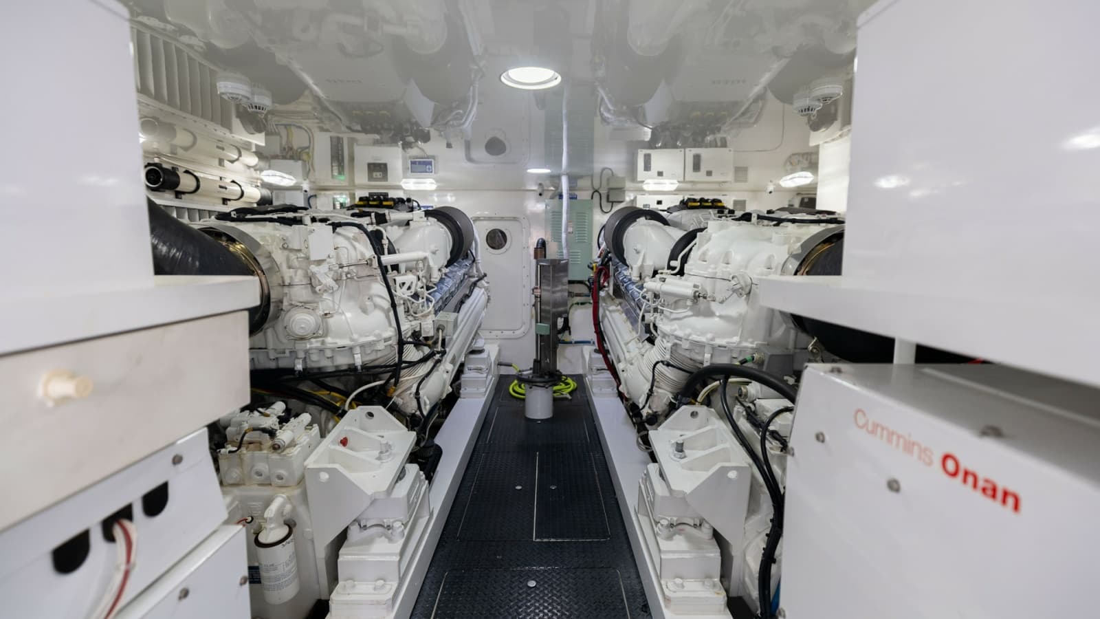 2018 Viking 72 Convertible - Photo 31
