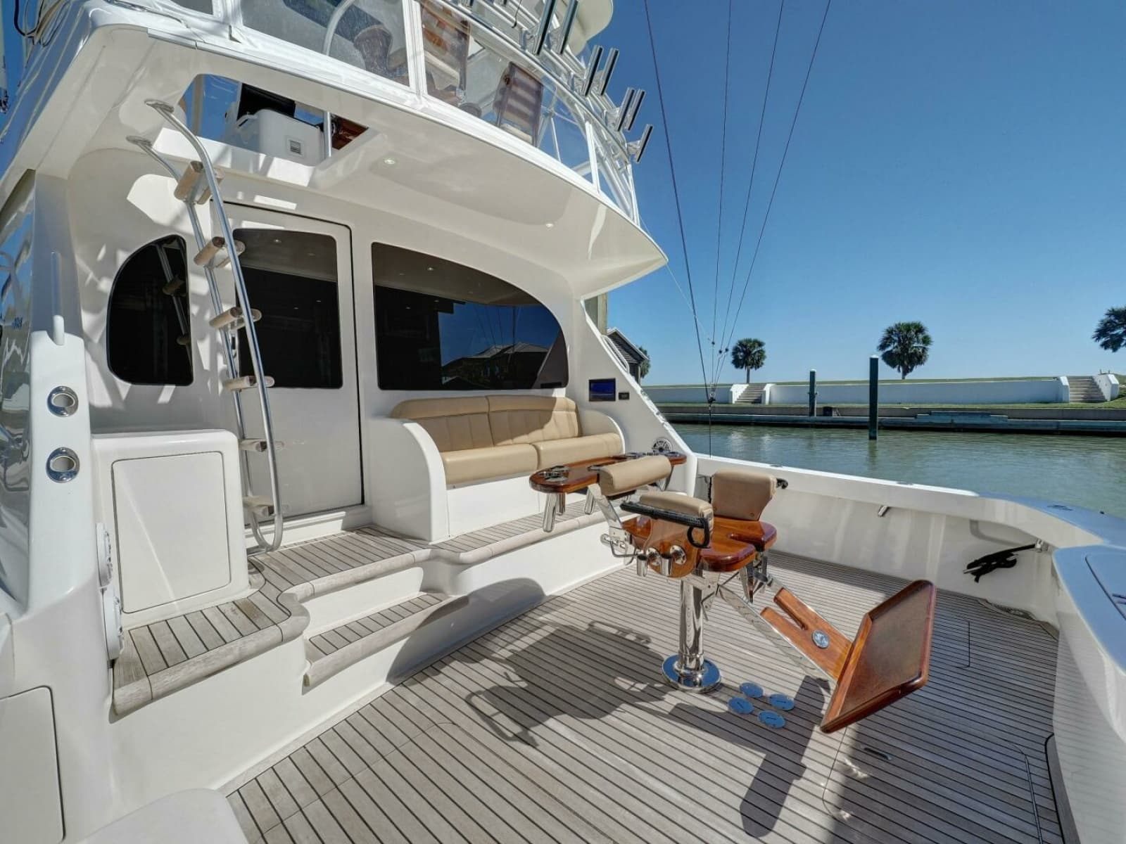2017 Viking 52 Convertible - Photo 46