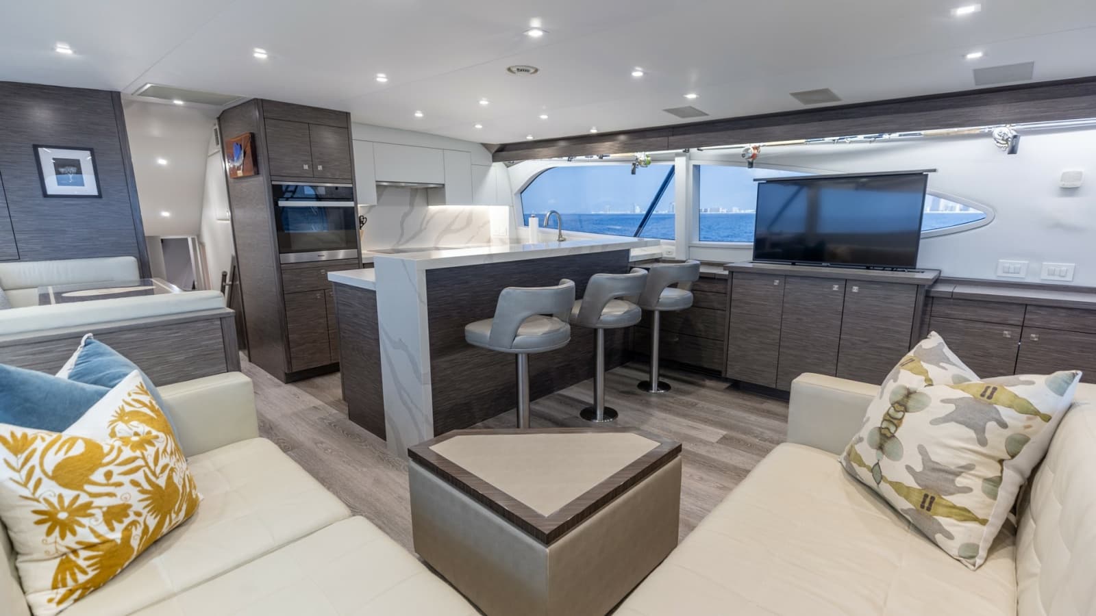 2021 Hatteras 65 GT - Photo 2