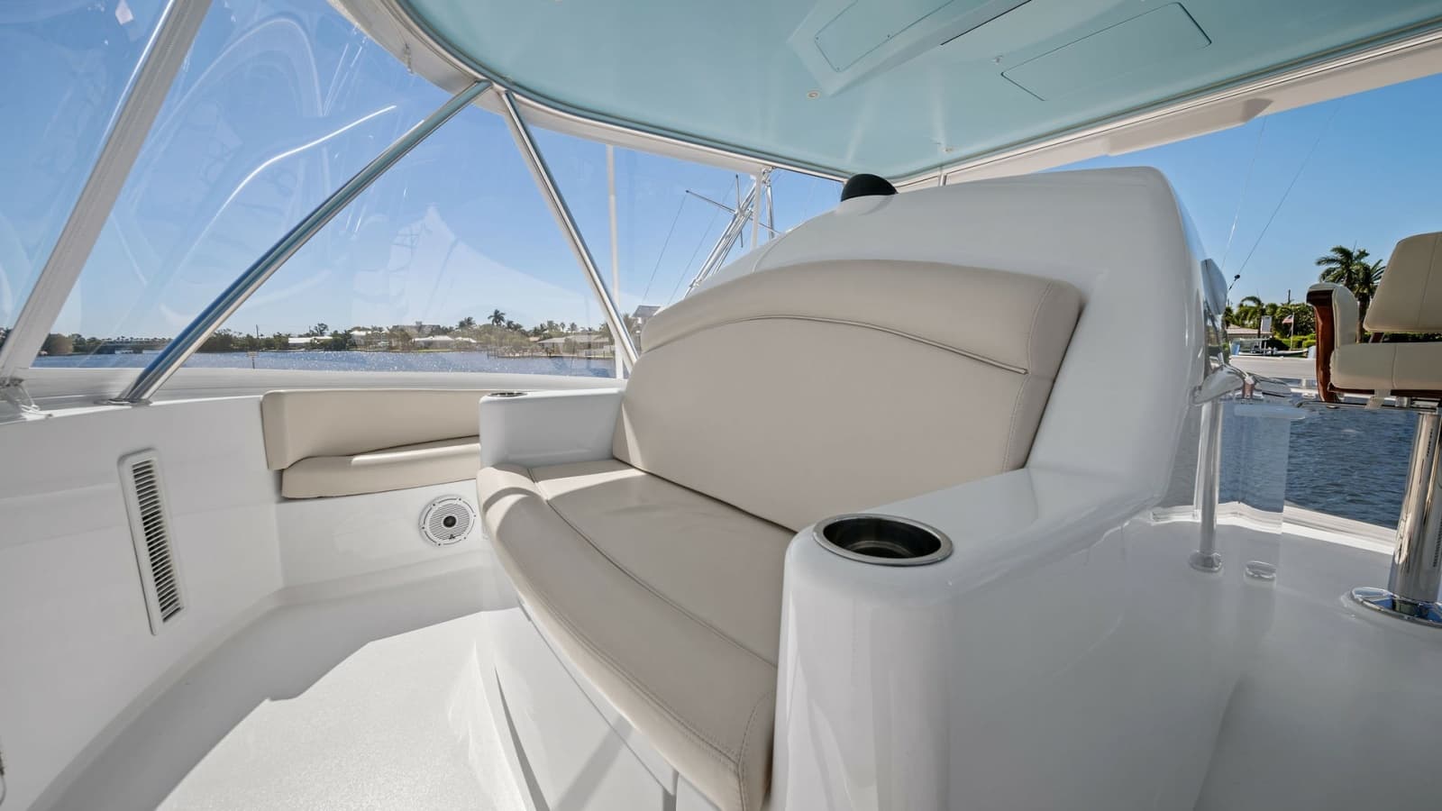 2021 Viking 54 Convertible - Photo 32