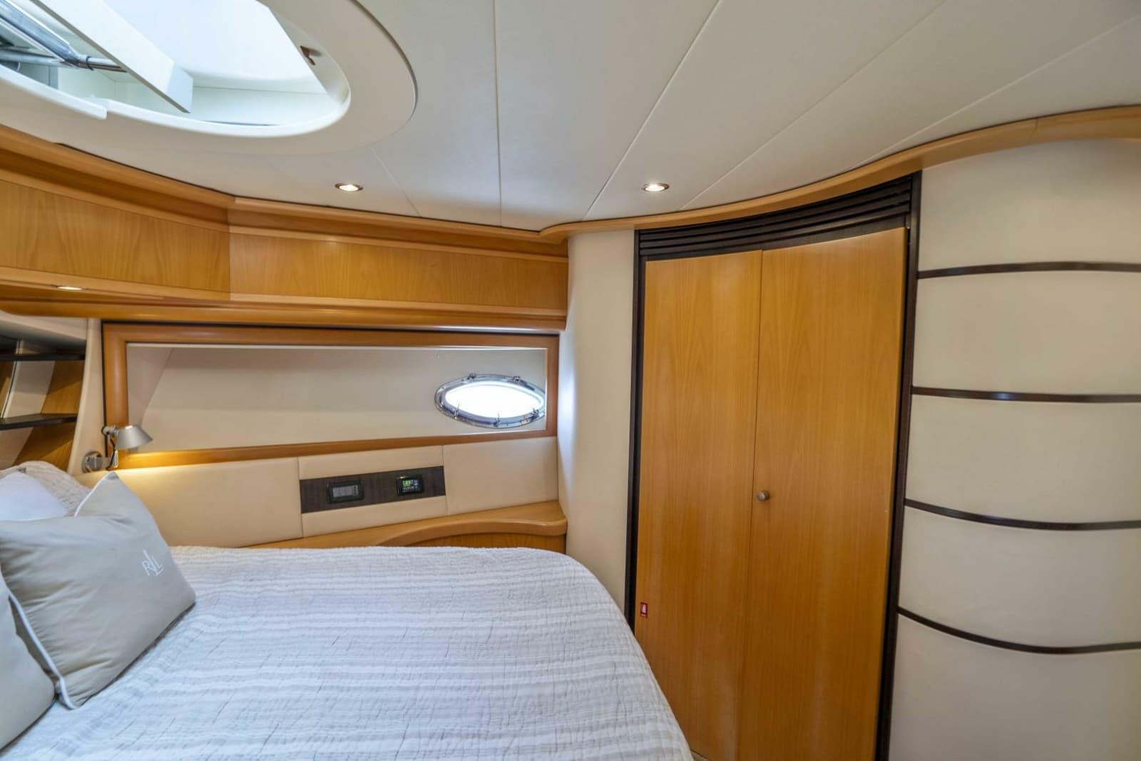 2005 Pershing 76 Motor Yacht - Photo 25