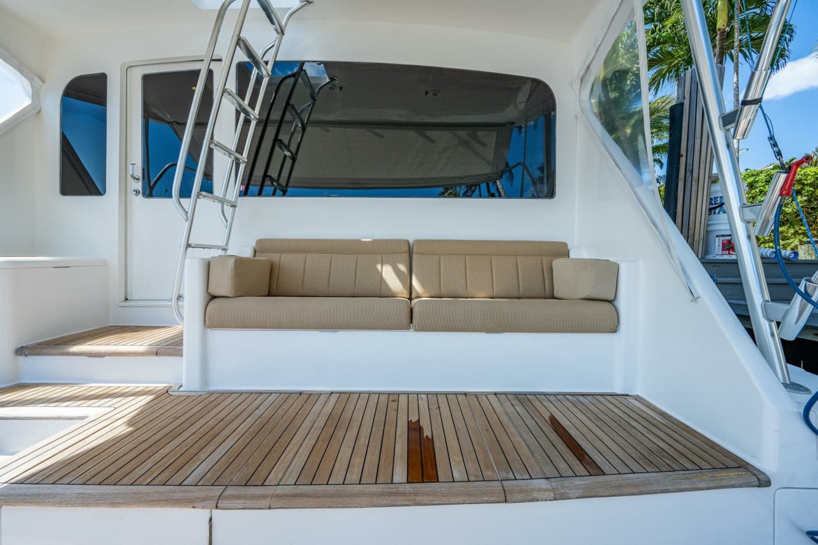 2005 Viking 74 Convertible - Photo 51