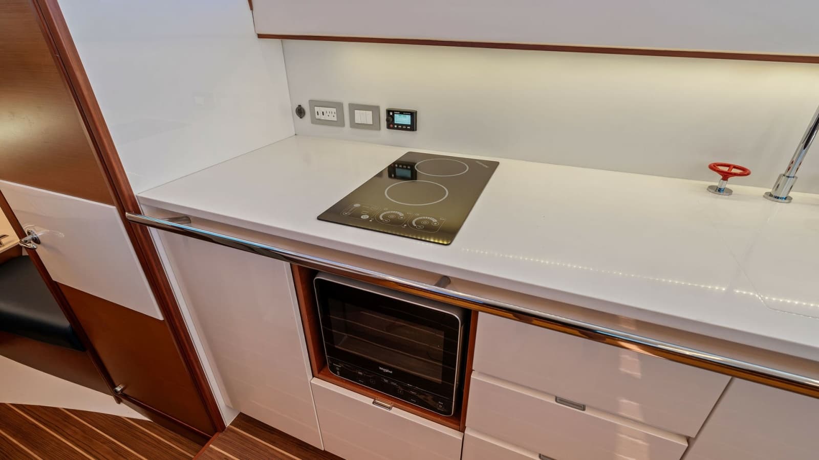 2019 Bertram 35 Flybridge - Photo 18