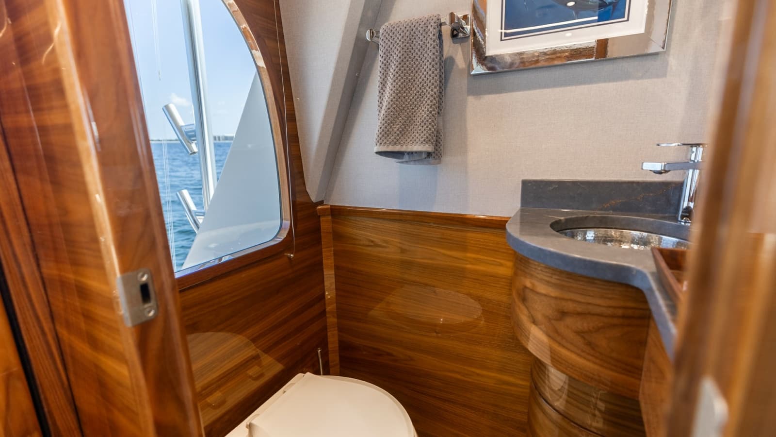 2025 Viking 74 Convertible - Photo 15