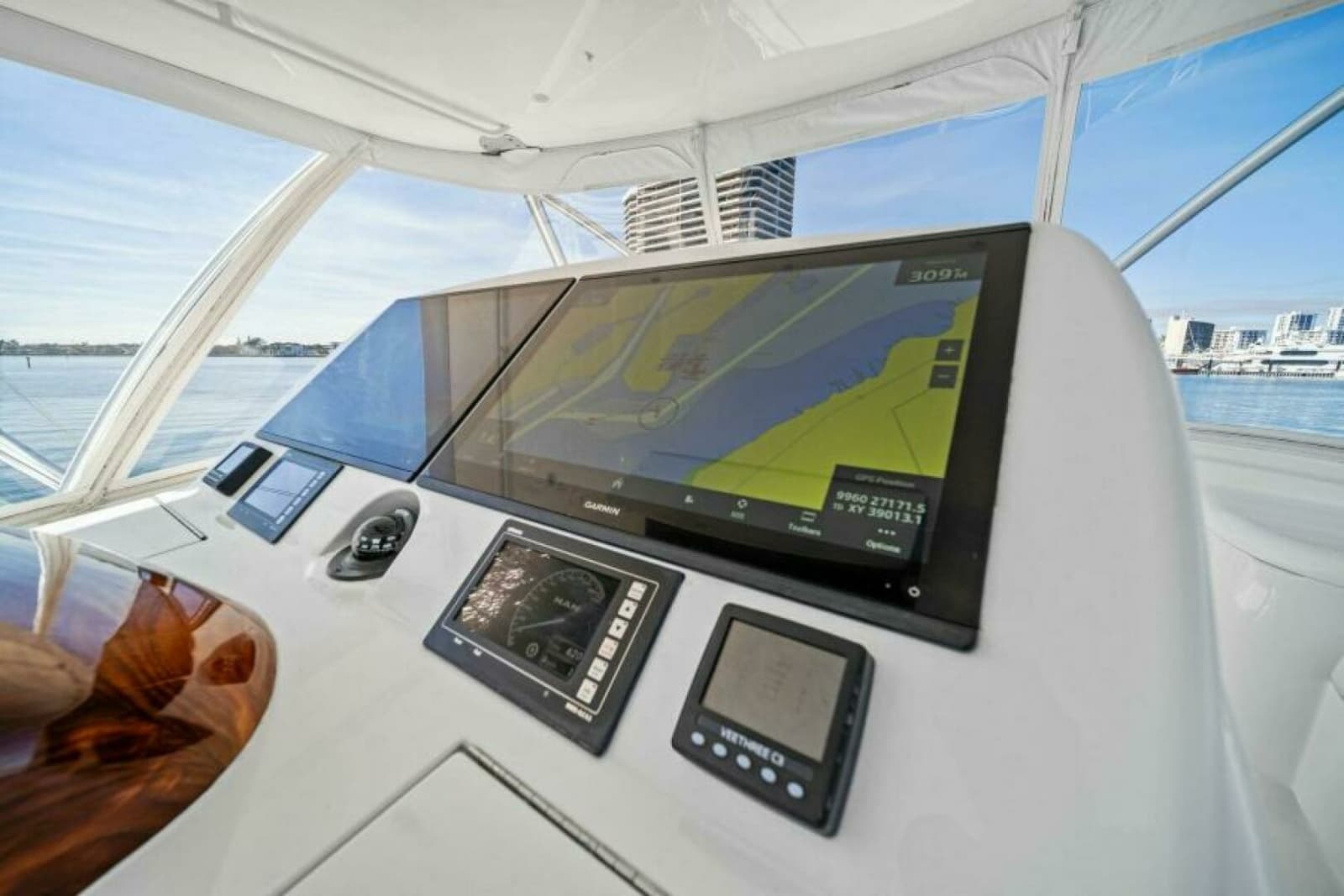 2016 Viking 55 Convertible - Photo 37