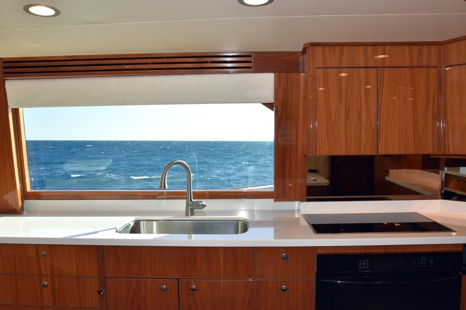2019 Viking 80 Skybridge - Photo 39