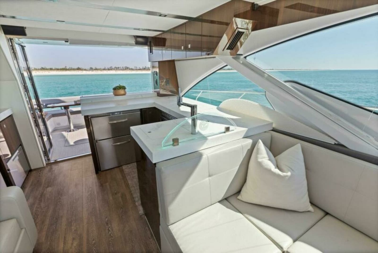 2023 Cruisers Yachts 60 Cantius Fly - Photo 10