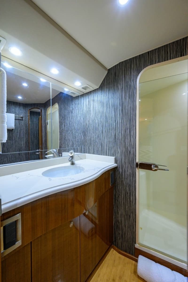 2008 Viking 68 Convertible - Photo 17