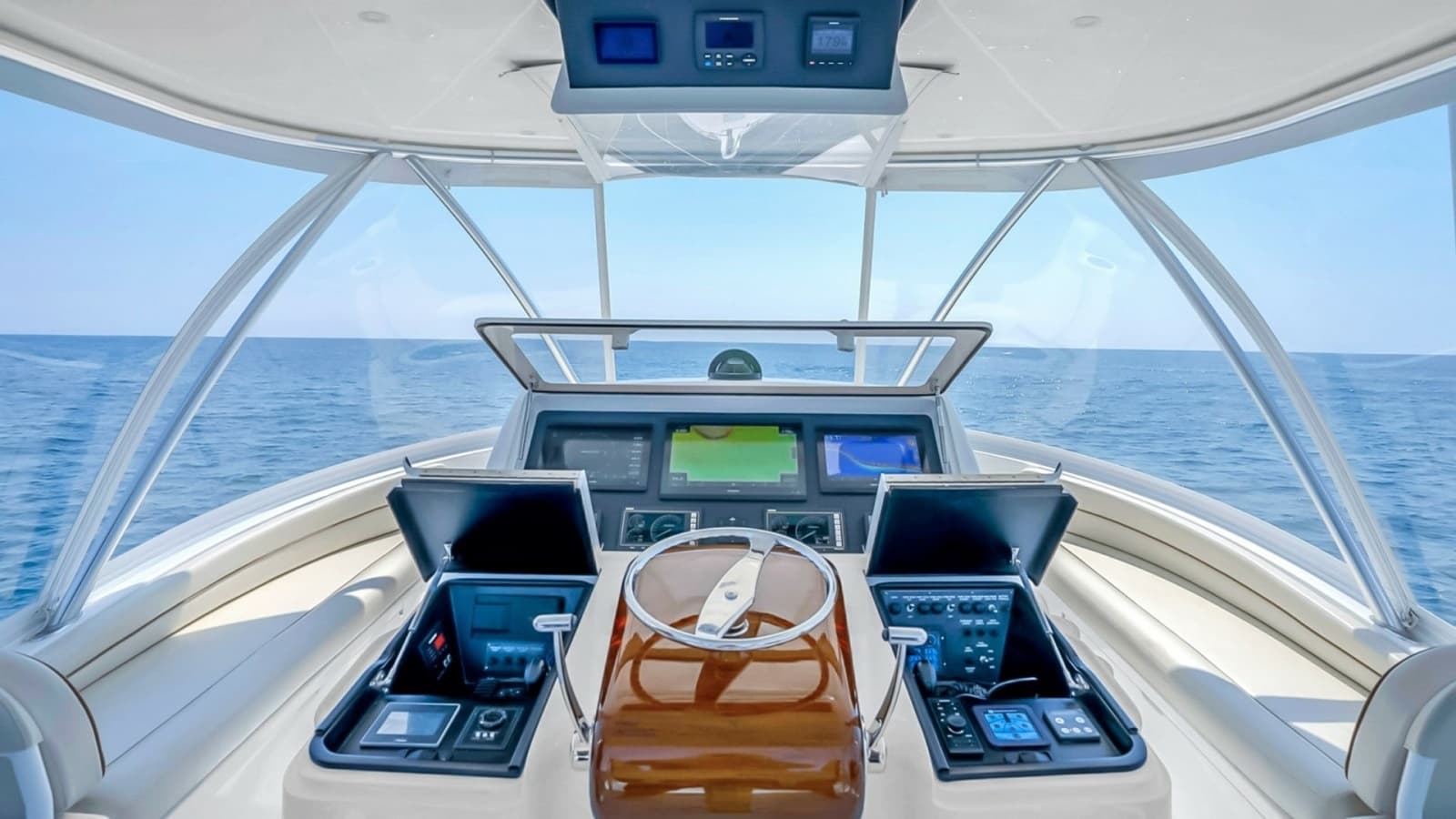2021 Viking 48 Convertible - Photo 2
