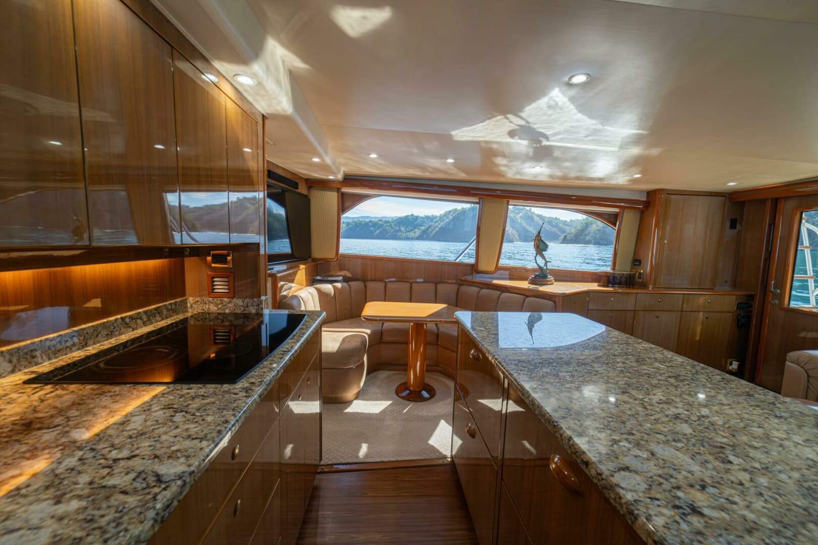 2006 Viking 56 Convertible - Photo 38