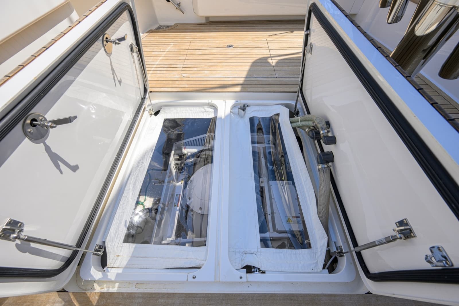 2021 Viking 58 Convertible - Photo 28