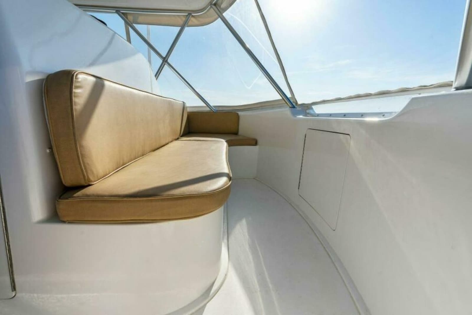 2003 Viking 48 Convertible - Photo 20