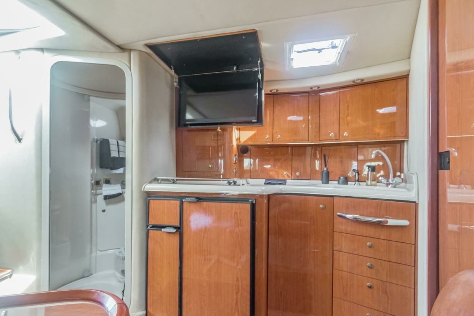 2000 Sea Ray 370 Express Cruiser - Photo 17