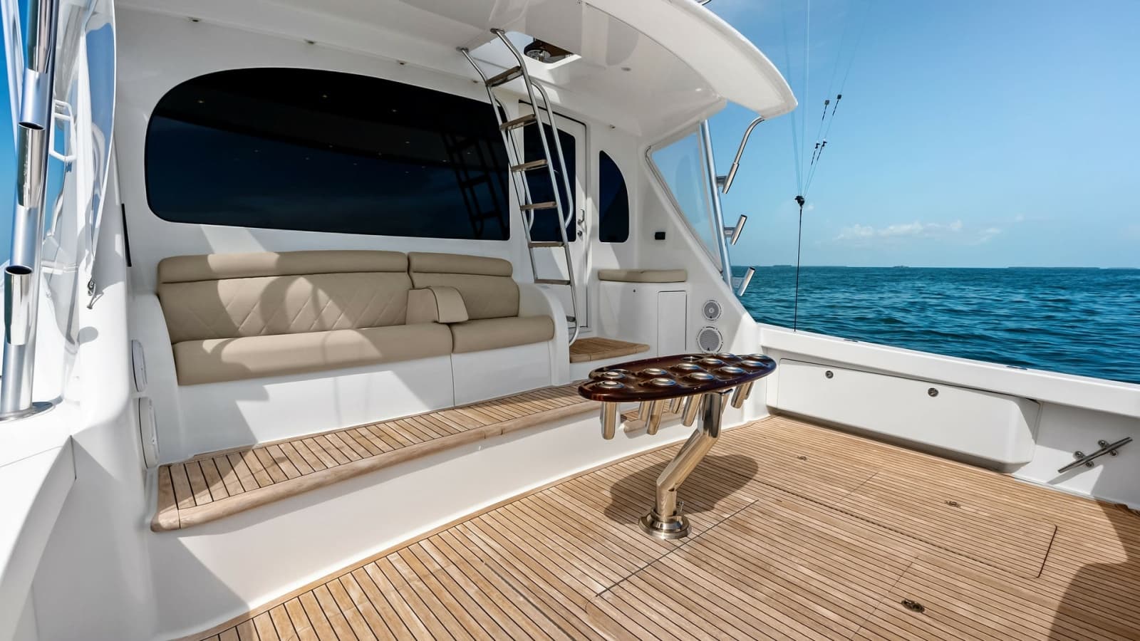 2018 Viking 62 Convertible - Photo 37