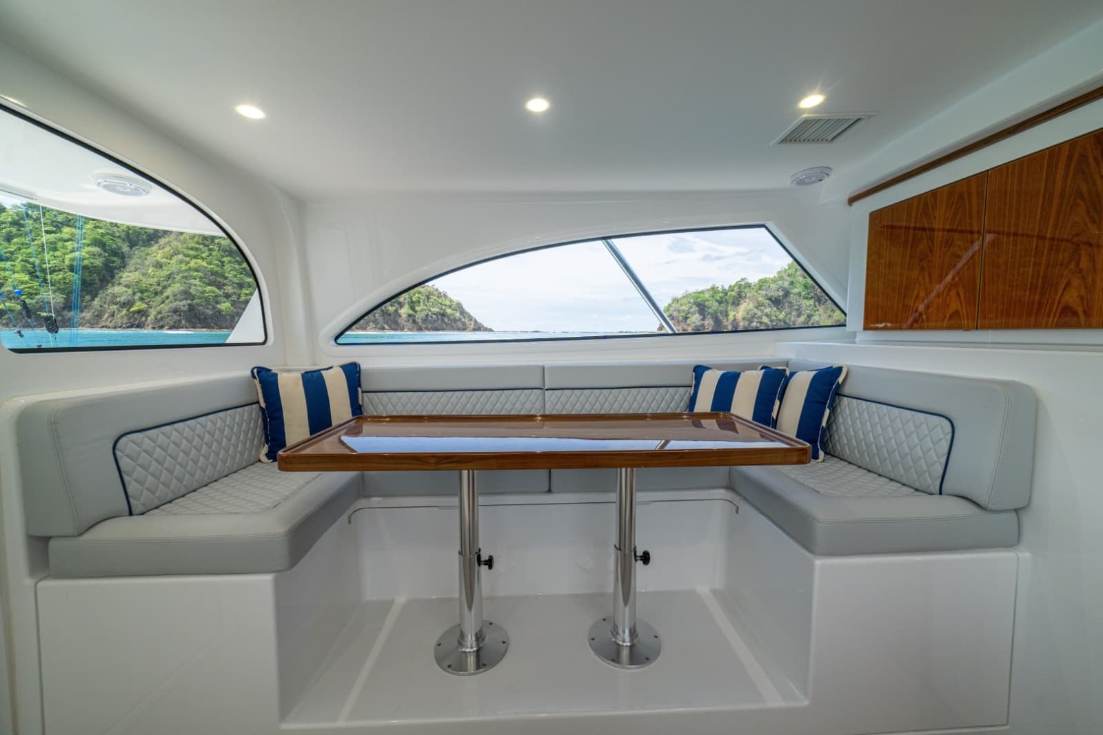 2023 Viking 46 Billfish - Photo 8