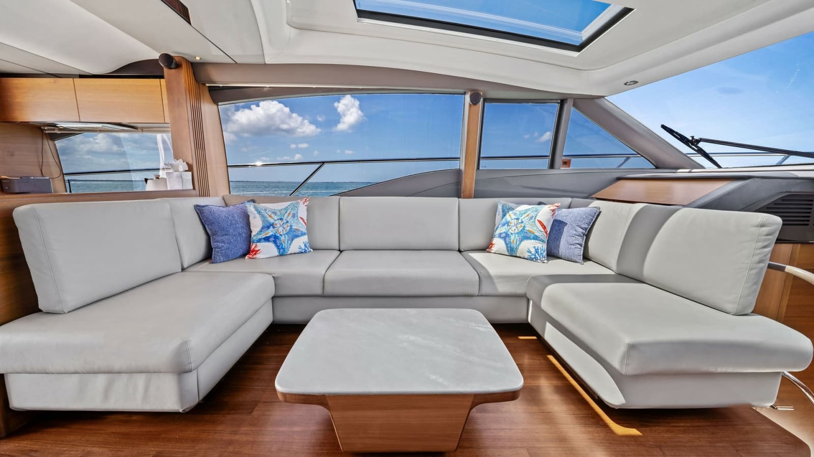 2019 Princess V65 - Photo 5
