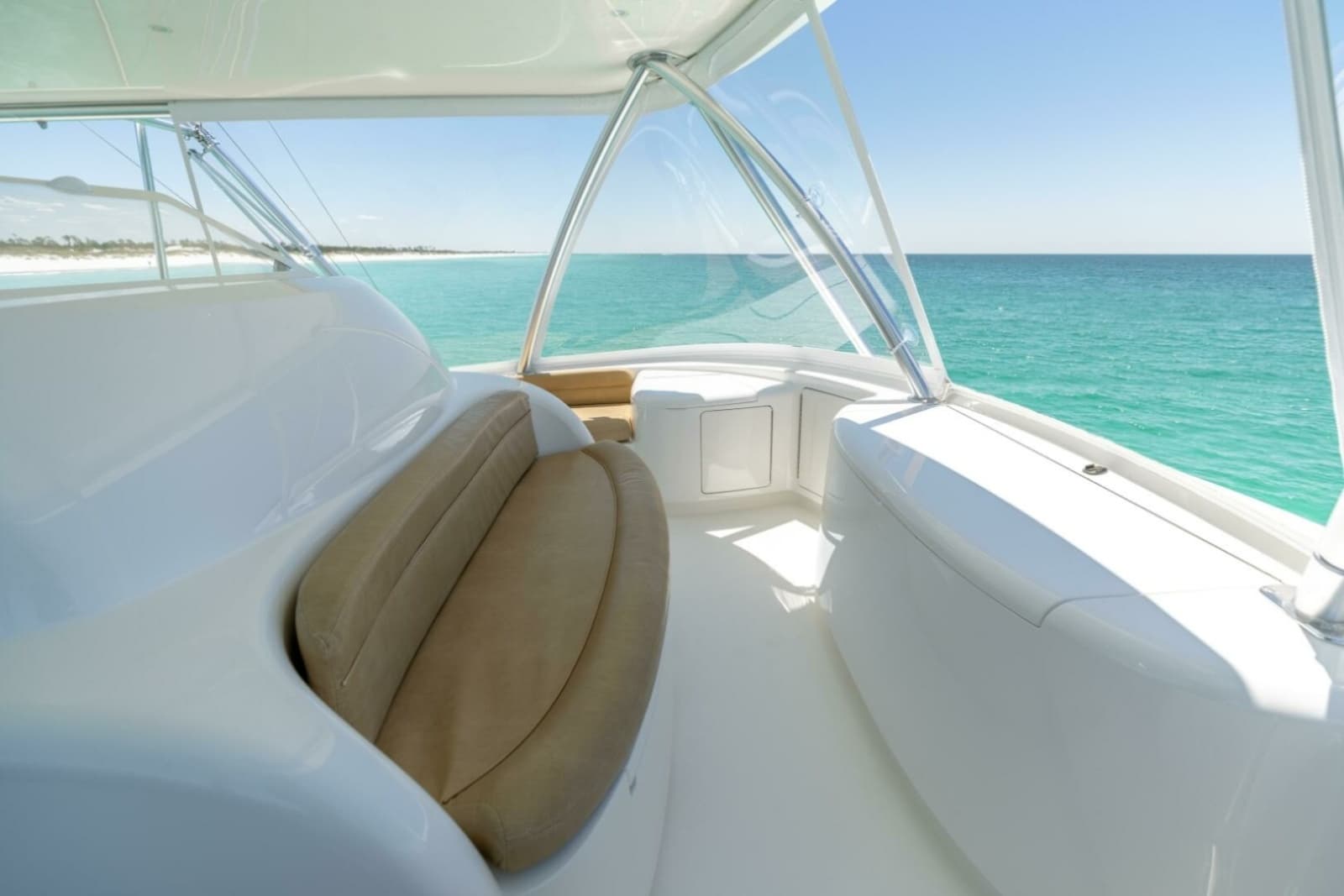 2015 Viking 62 Convertible - Photo 28