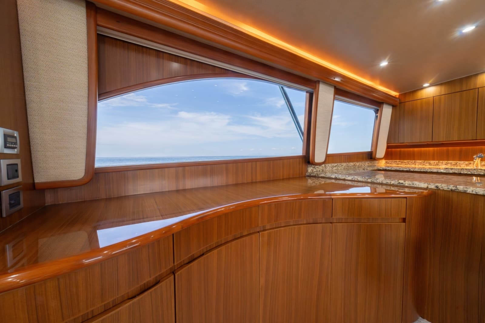 2012 Viking 60 Convertible - Photo 25