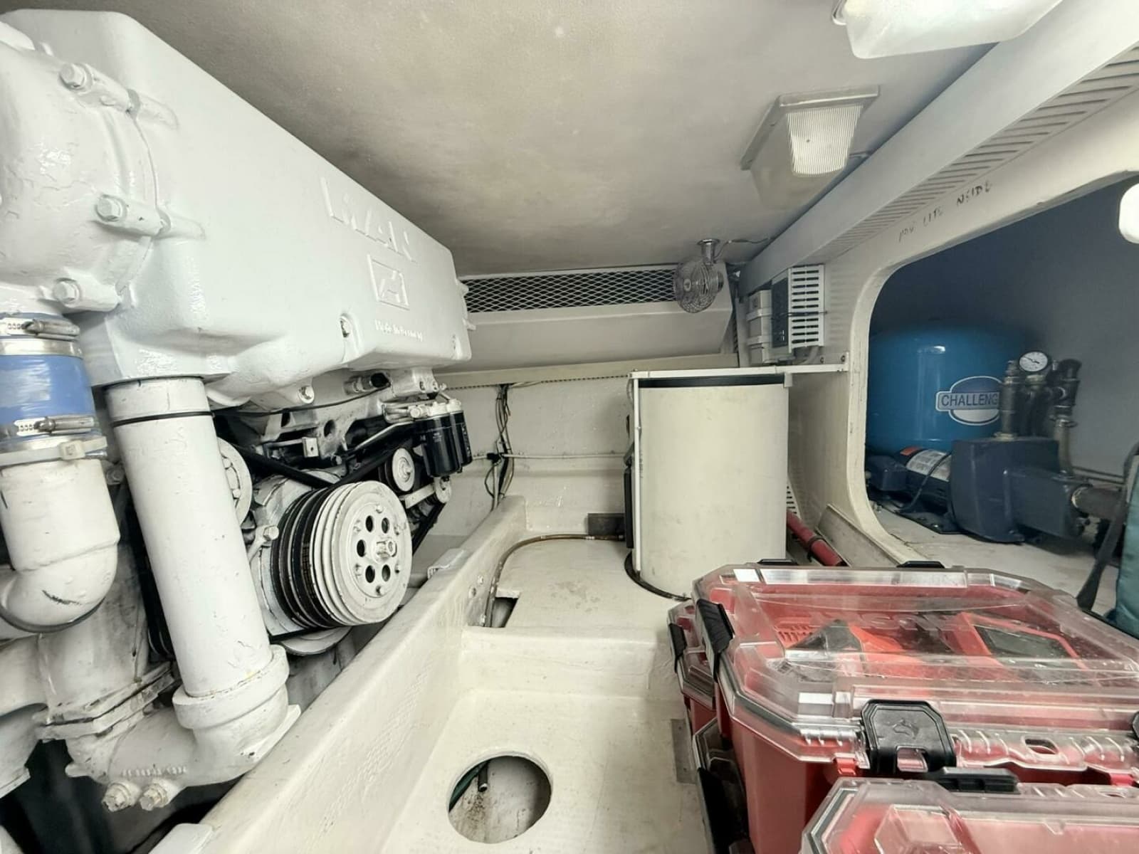 1992 Viking 50 Convertible - Photo 37