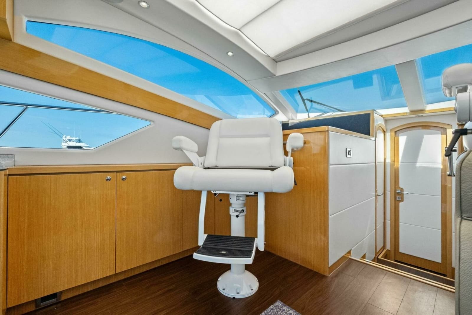 2018 Mares 47 Outboard Express Catamaran - Photo 24