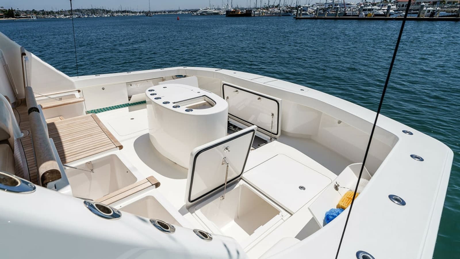 2019 Viking 80 Skybridge - Photo 68