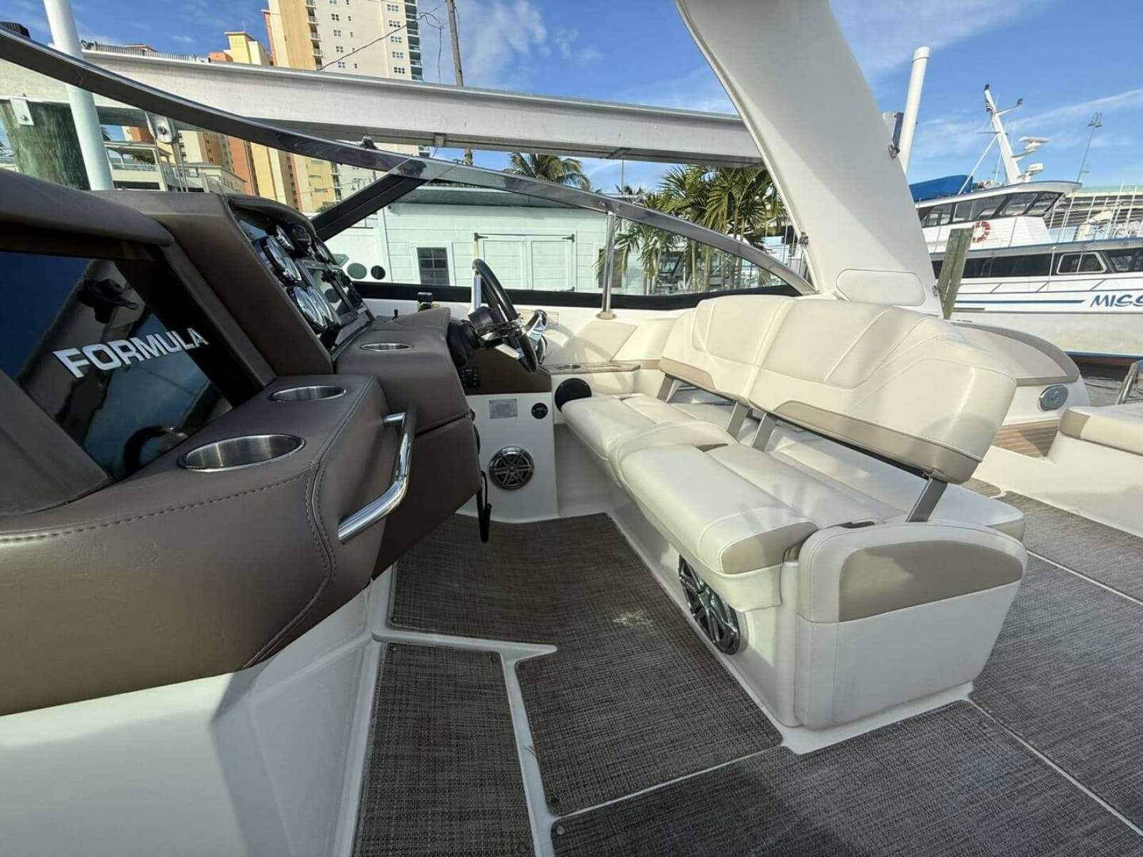 2016 Formula 330 Crossover Bowrider - Photo 11