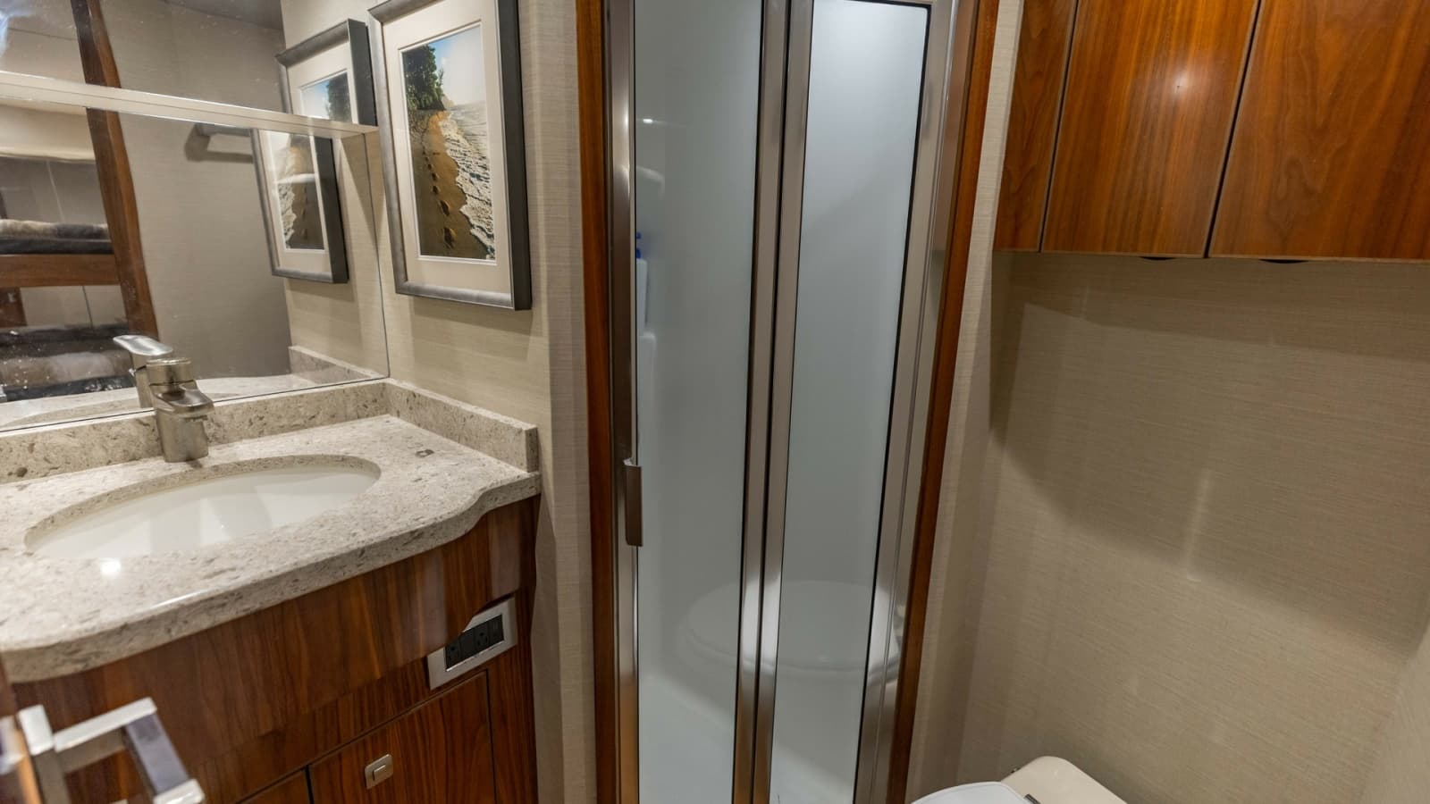 2018 Viking 72 Convertible - Photo 27