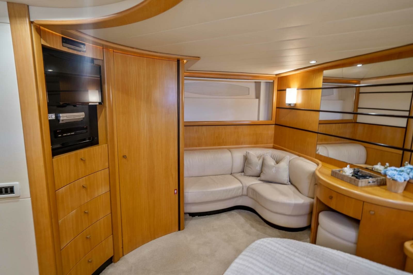 2005 Pershing 76 Motor Yacht - Photo 19