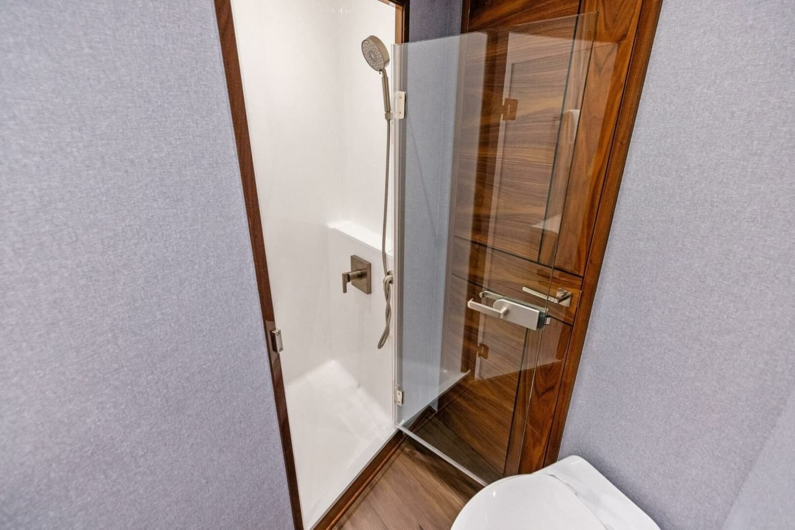 2026 Viking 82 Convertible - Photo 169