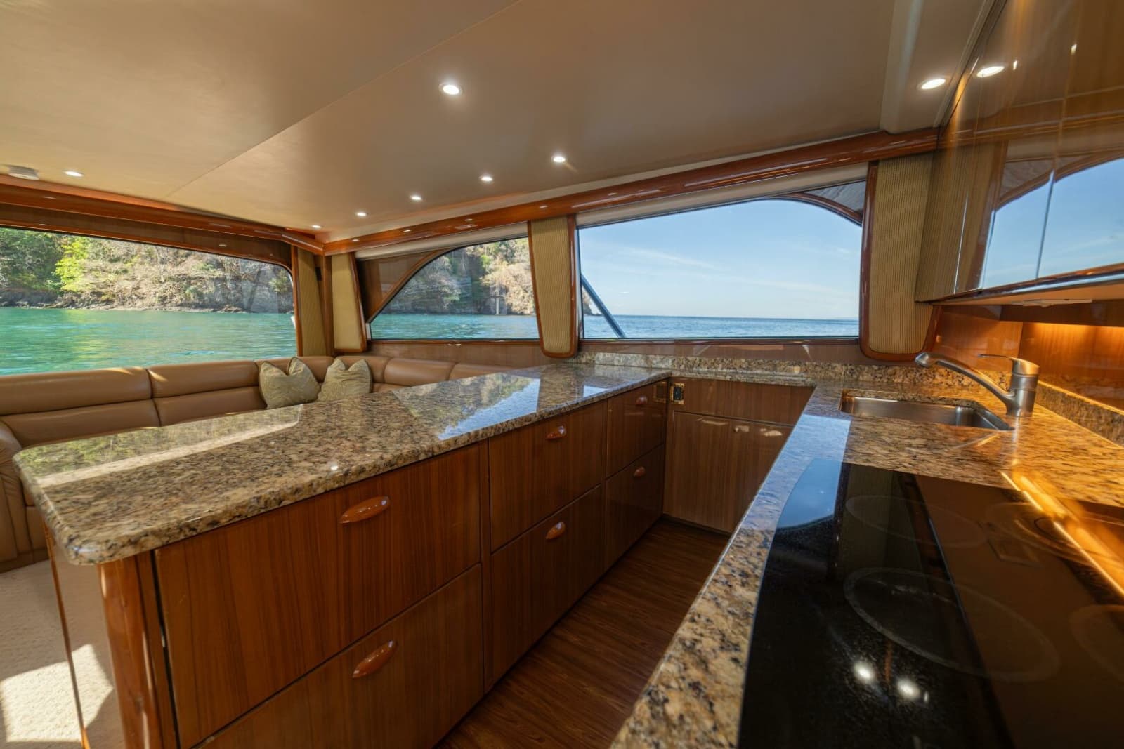 2006 Viking 56 Convertible - Photo 42