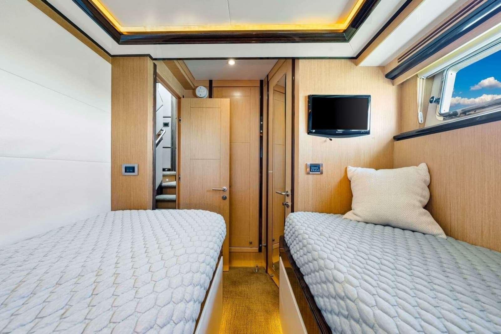 2010 Ocean Alexander 83 Motor Yacht - Photo 40
