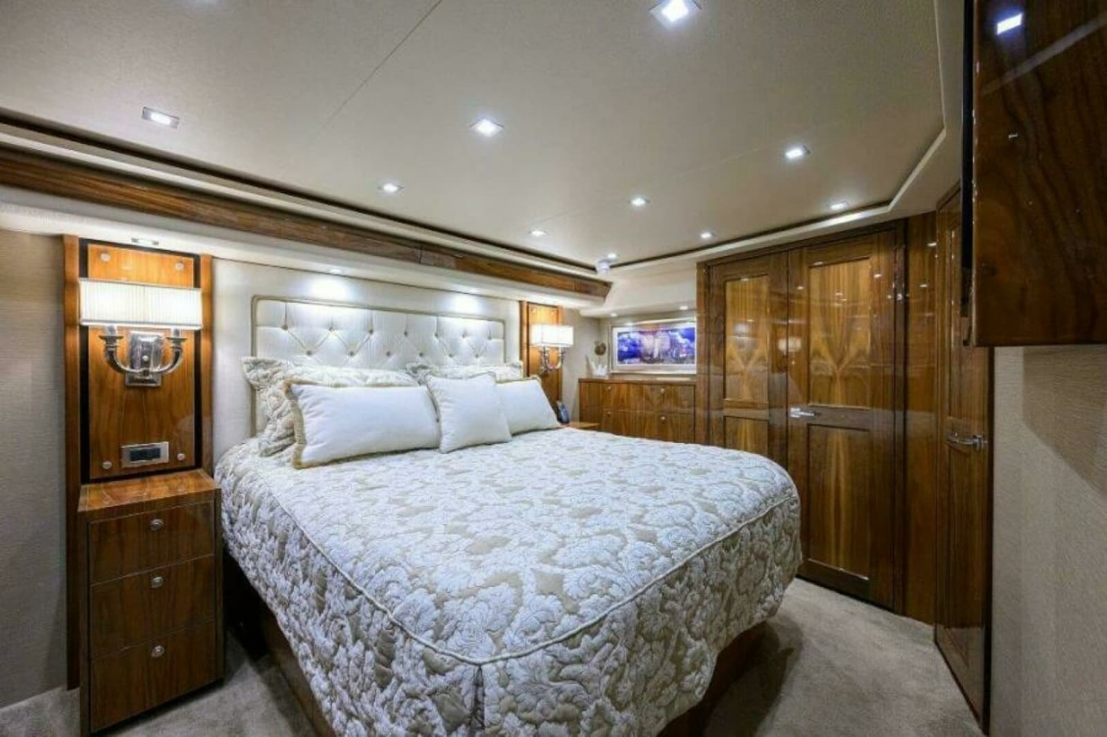 2020 Viking 72 Convertible - Photo 13