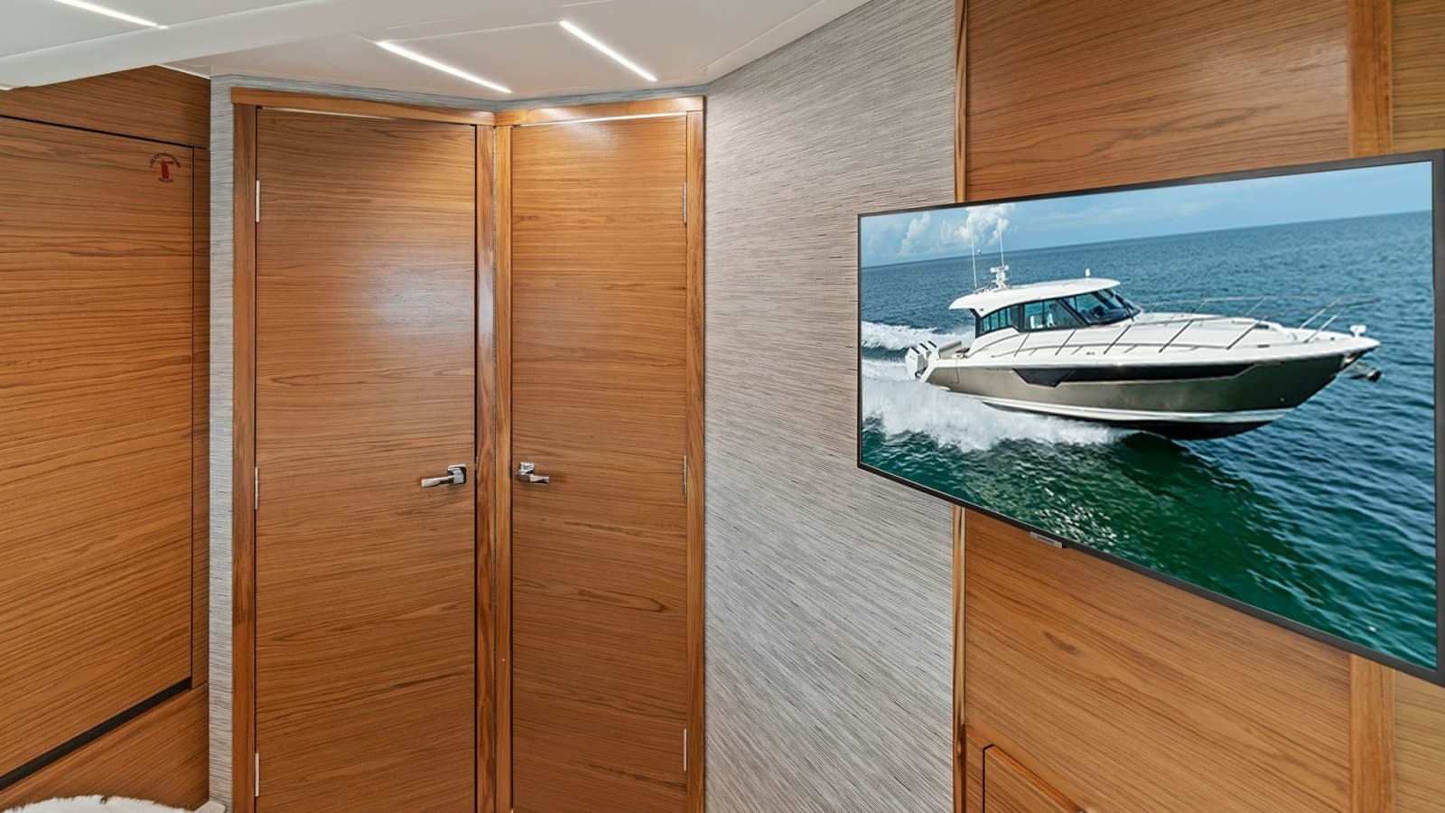 2025 Tiara Yachts 48LE - Photo 60