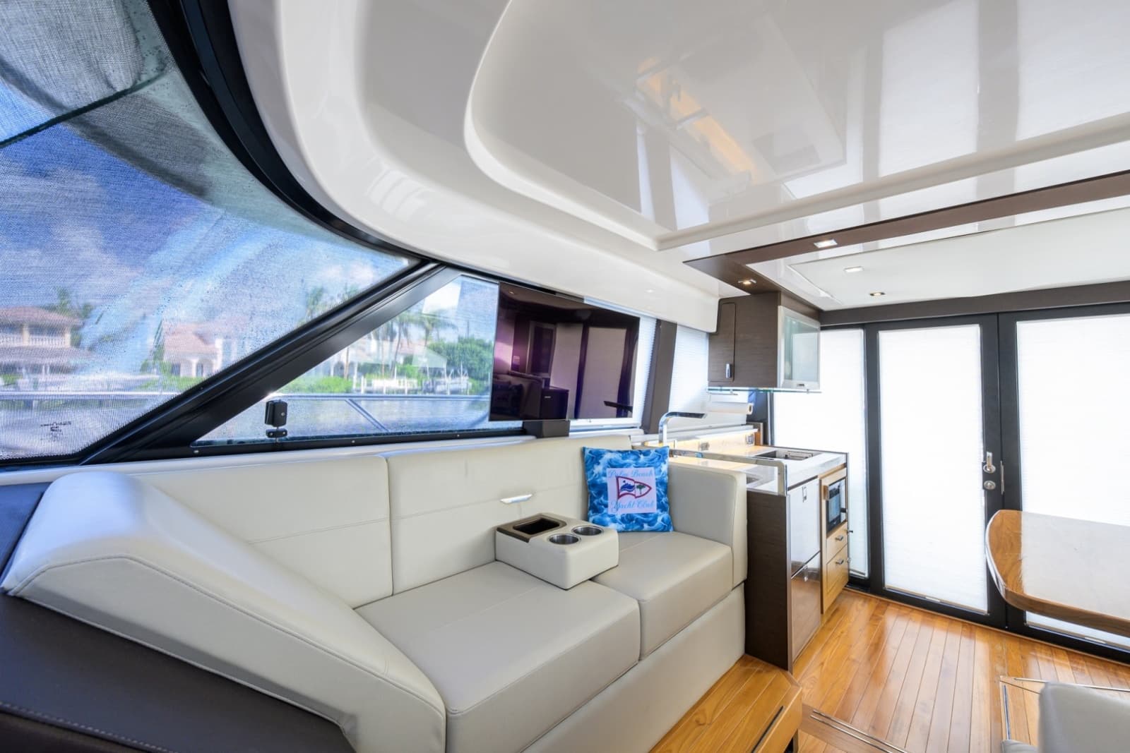 2017 Tiara Yachts 44 Flybridge - Photo 17