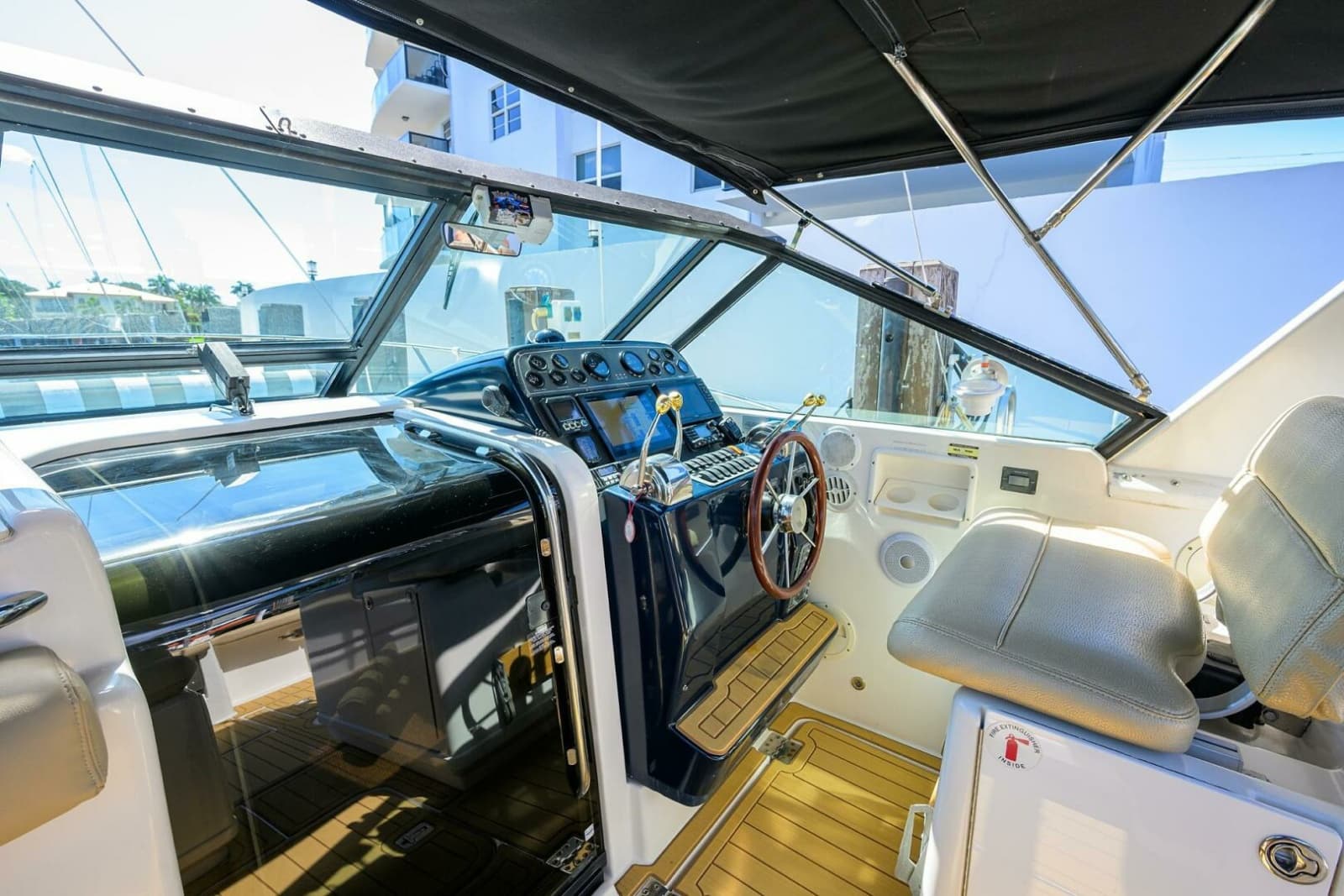 2002 Tiara Yachts 3100 LE - Photo 16