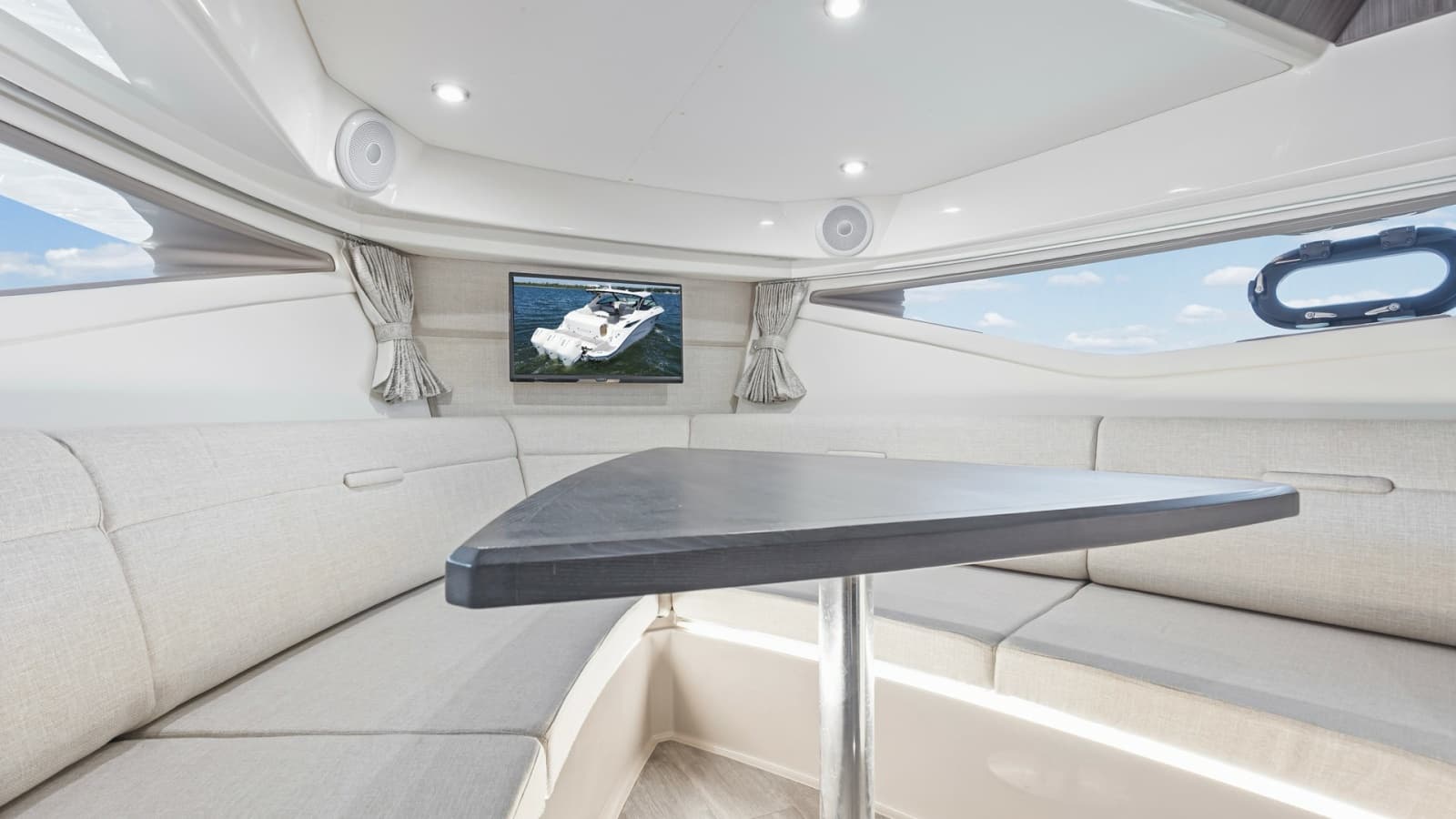 2022 Sea Ray 320 Sundancer OB - Photo 8