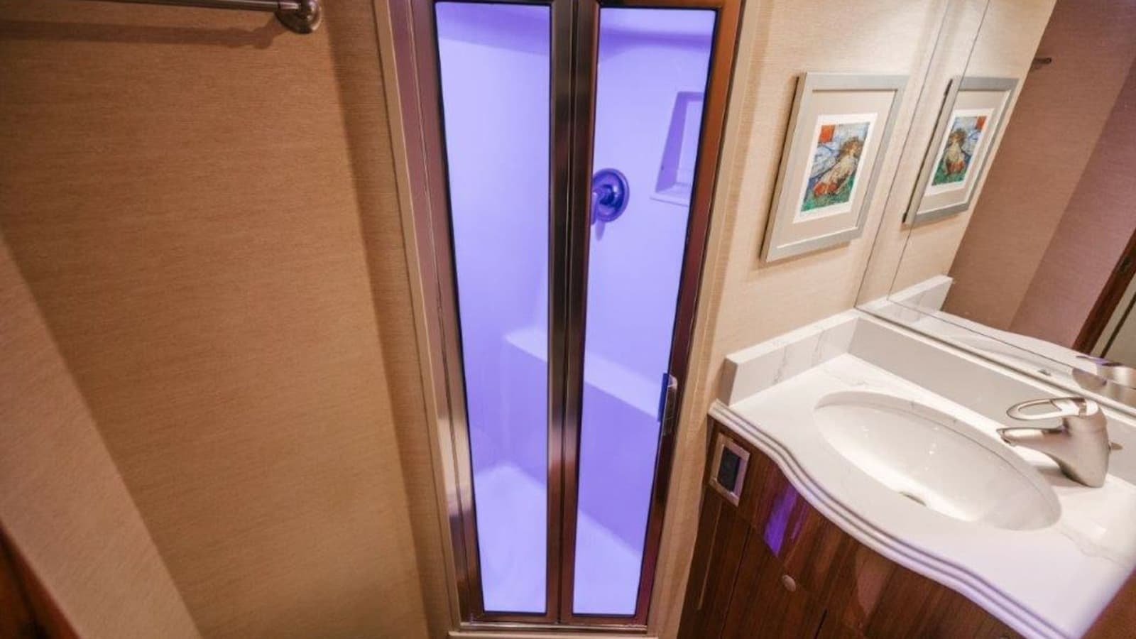 2007 Viking 64 Convertible - Photo 10