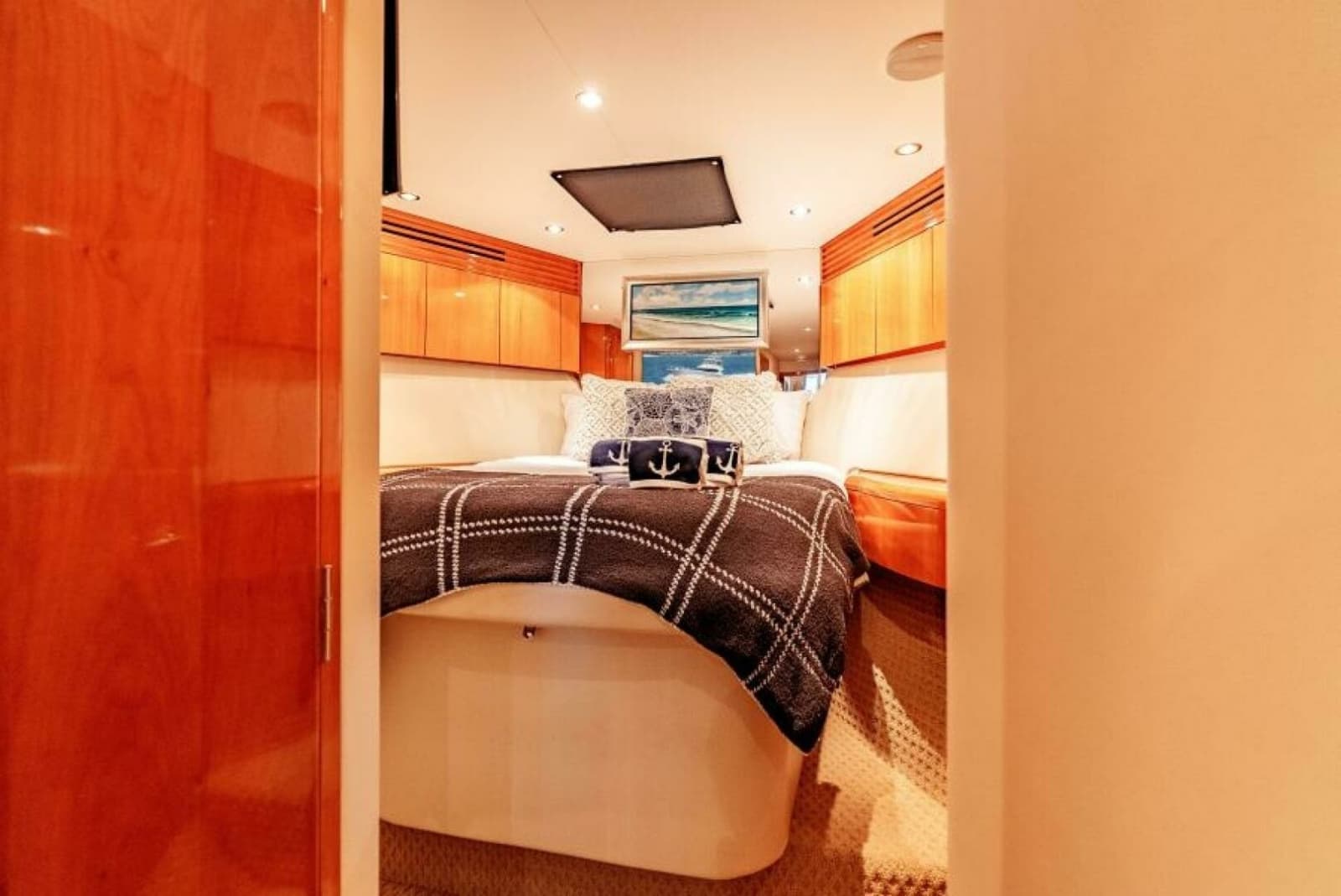 2004 Hatteras 54 Convertible - Photo 21