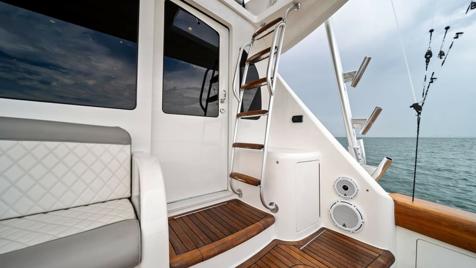 2015 Viking 55 Convertible - Photo 10
